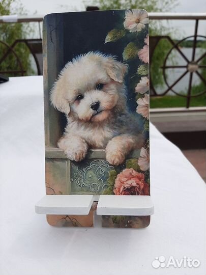 Деревянная подставка для телефона