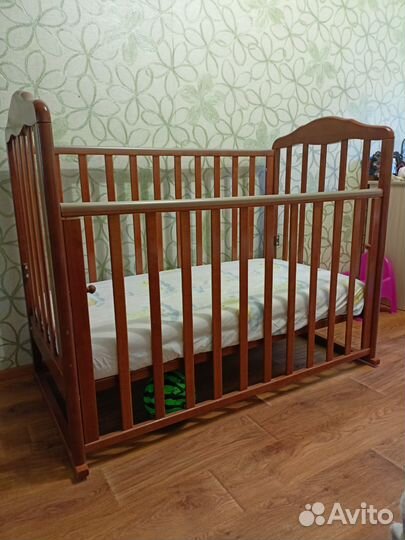 Детская кроватка с матрацем