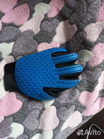 Перчатка для вычесывания шерсти