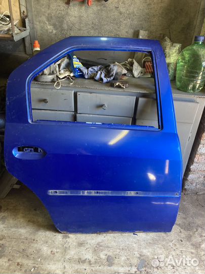 Продам двери renault logan