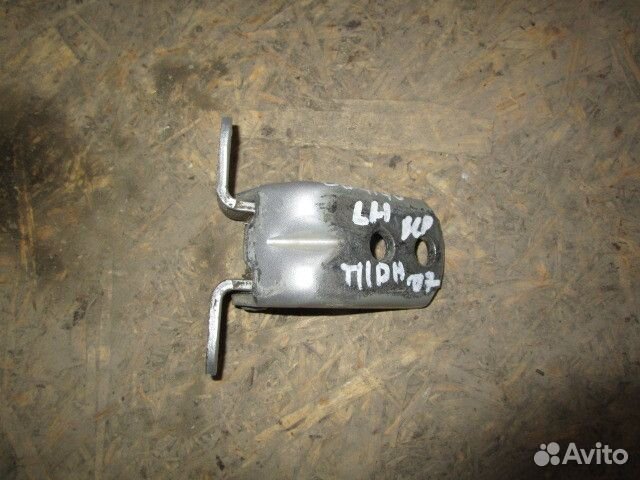 Петля двери передней левой верхняя Nissan Tiida (C