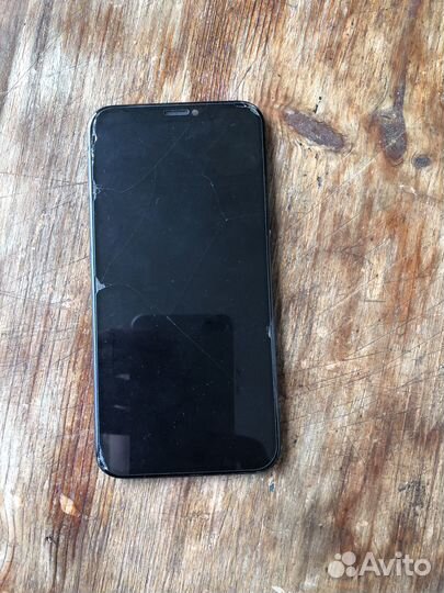 2 Дисплея от айфон 10,и 1 от 11 айфона