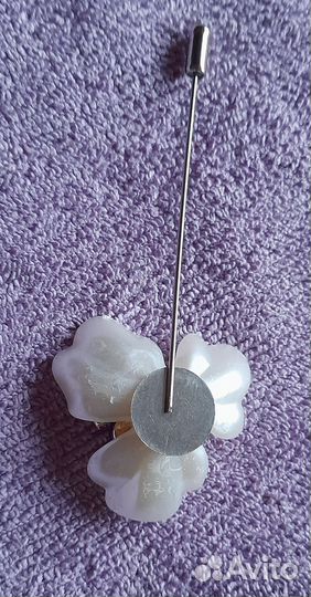 Брошь игла с цветком перламутр
