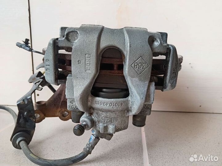 Поворотный кулак на рено сандеро 2 2014г левый