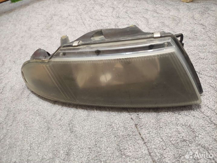 Фара правая mitsubishi carisma