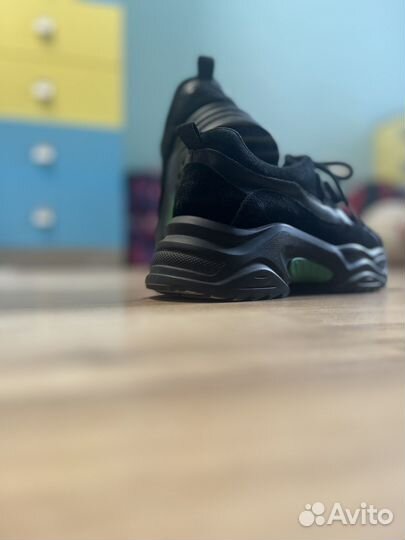 Кроссовки женские 36 размер