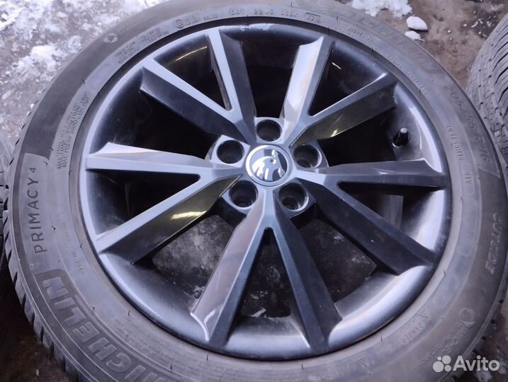 Skoda r16 5x112 et46 57.1 7j Michelin