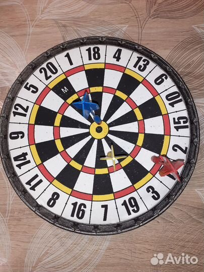 Мишень дартс с дротиками