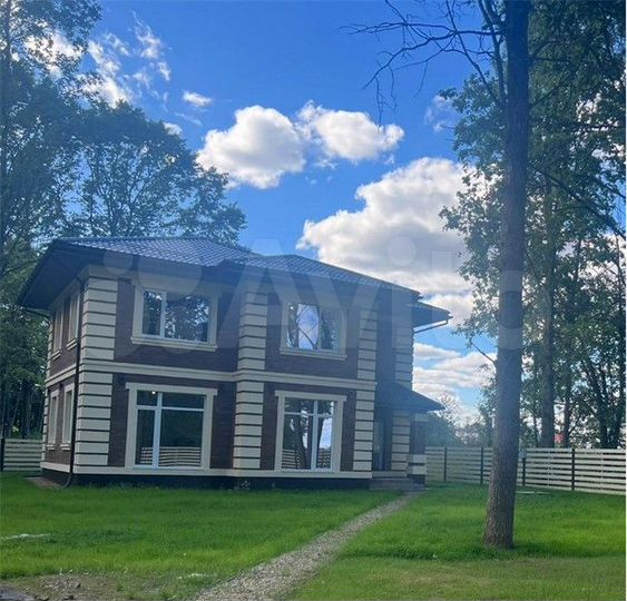 Дом 290 м² на участке 10,5 сот.