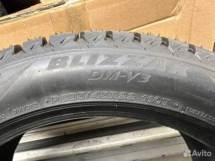 Bridgestone Blizzak DM-V3 285/45 R22 110T