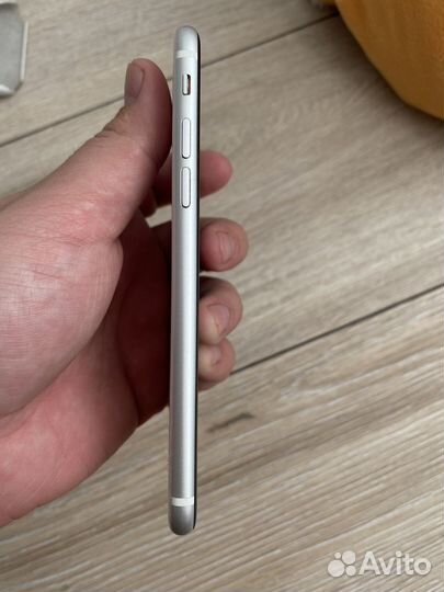 iPhone SE, 128 ГБ