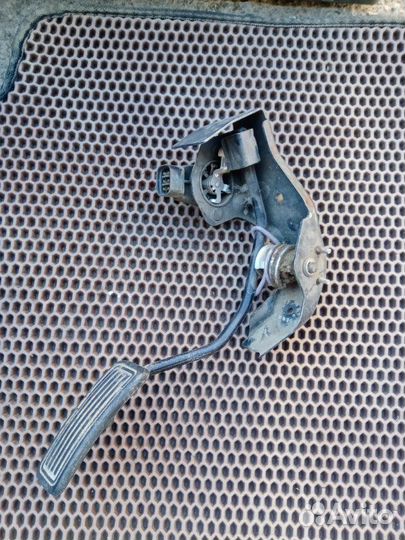 Педаль газа Toyota Corolla