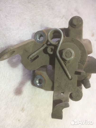 Суппорт задний правый Skoda Octavia A7 CWV 2014