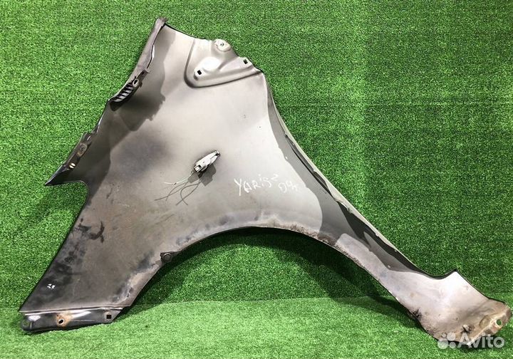 Крыло переднее правое Toyota Yaris 2 2005-2009
