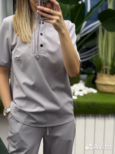 Женский медицинский костюм