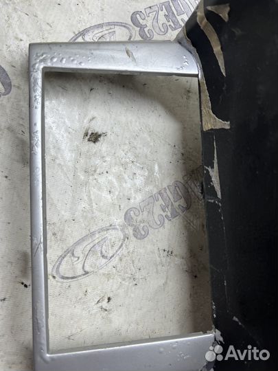 Рамка магнитолы Nissan Avenir