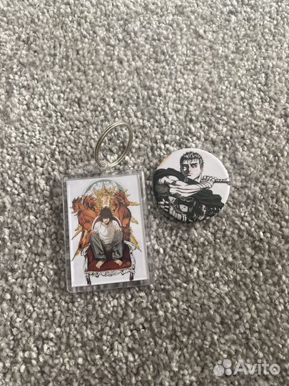 Брелок и значок аниме