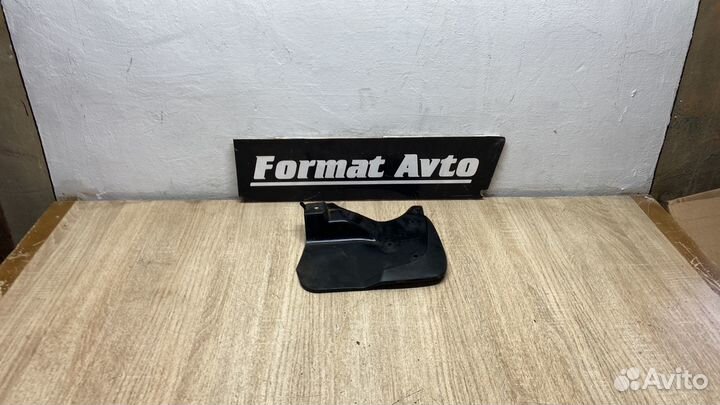 Брызговик Передний Правый Toyota Land Cruiser