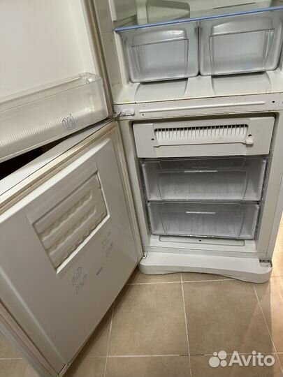 Холодильник Indesit