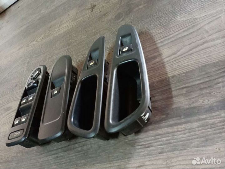 Кнопки стеклоподъемников Пежо 308