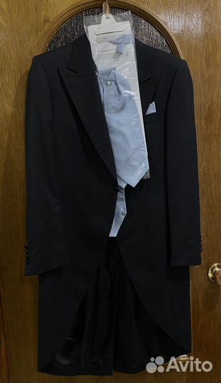 Мужской фраг с голубой желеткой и галстуком