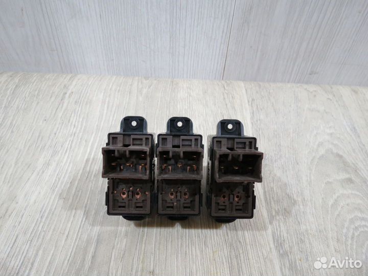 Кнопка стеклоподъемника Kia Rio 3