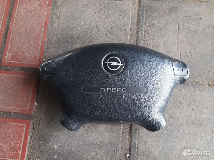 Подушка безопасности в руль Opel Vectra B