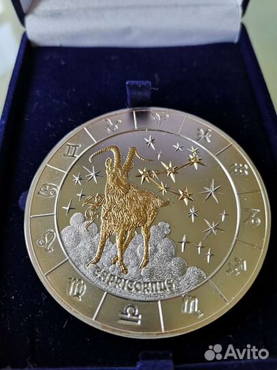 Монета Козерог Capricornus 1000 франков, Руанда