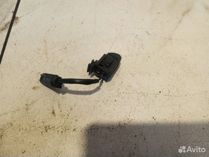 Форсунка омывателя лобового стекла правая