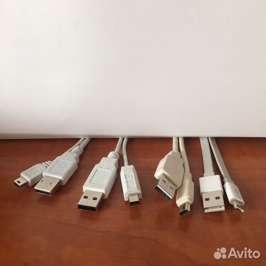 Кабели mini USB, зарядка и набор переходников
