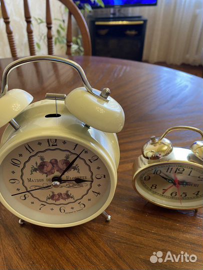 Часы будильник