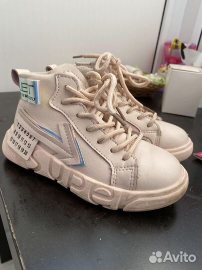 Кроссовки для девочки