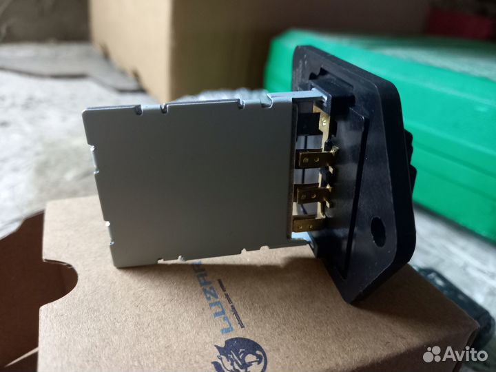 Резистор электровентилятора отопителя