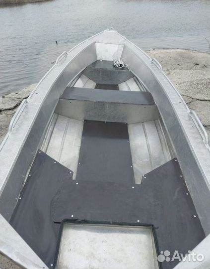 Лодка с мотором