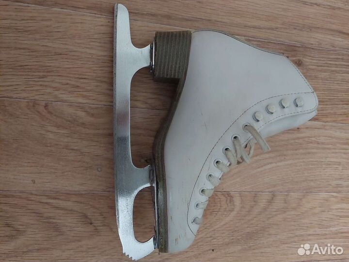 Фигурные коньки riedell