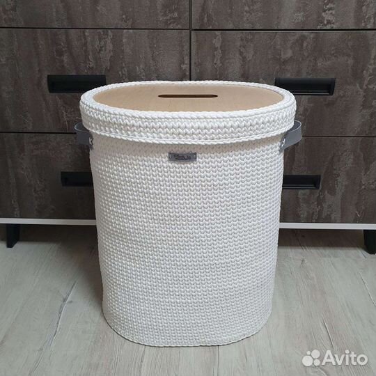 Вязаная бельевая корзина