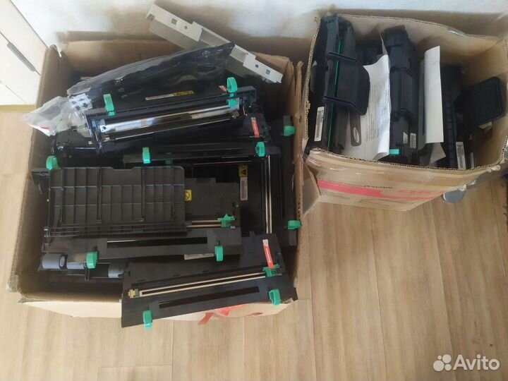 Картриджы и драм-юниты 2 коробки epson и др