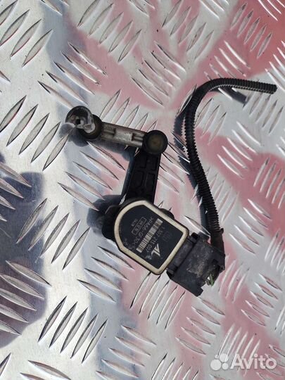 Датчик уровня подвески задний Peugeot 3008