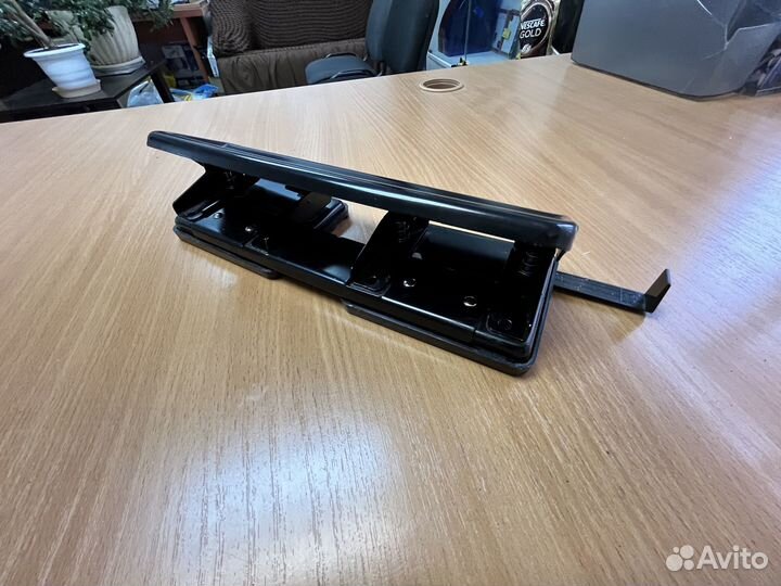 Дырокол на 2-3-4 отверстия