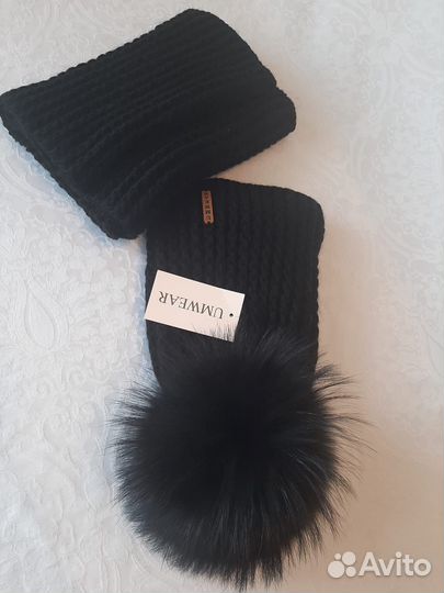 Шапка с натуральным помпоном женская