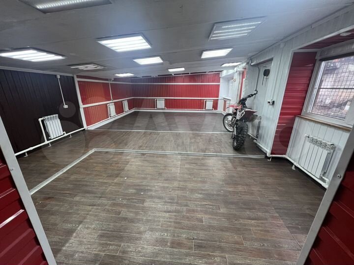 Гараж, > 30 м²