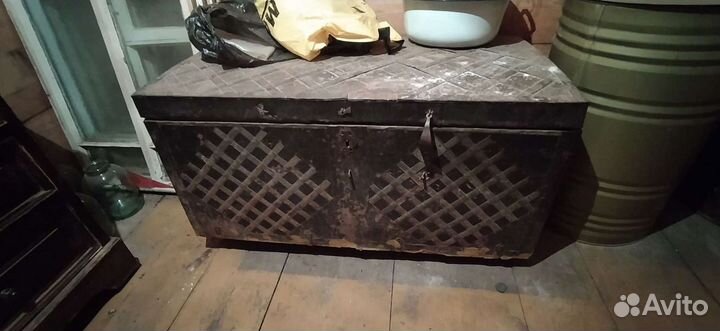 Сундуки и комод