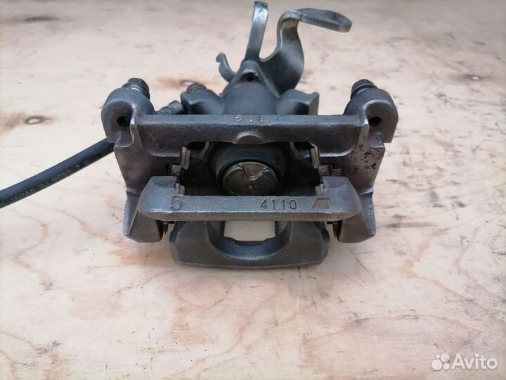 Задний тормозной суппорт Mitsubishi Outlander 3