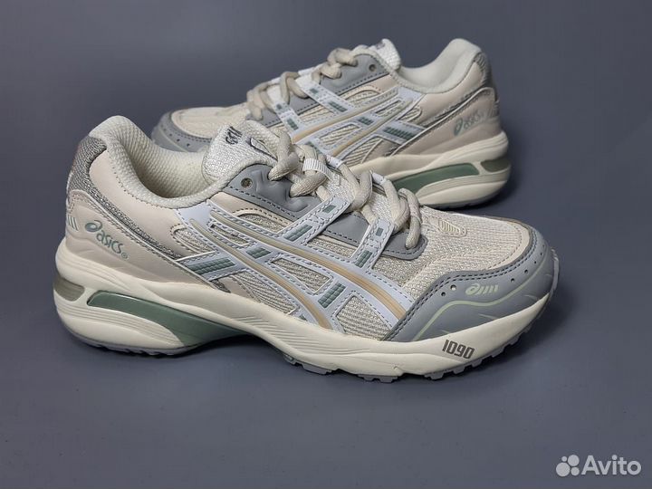 Кроссовки женские беговые asics