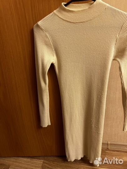 Платье белое шерстяное