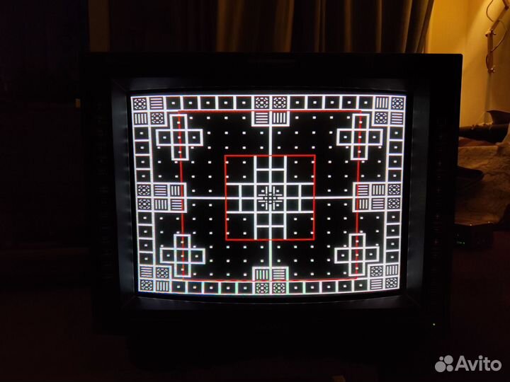 Sony PVM 14L4 (800 строк)