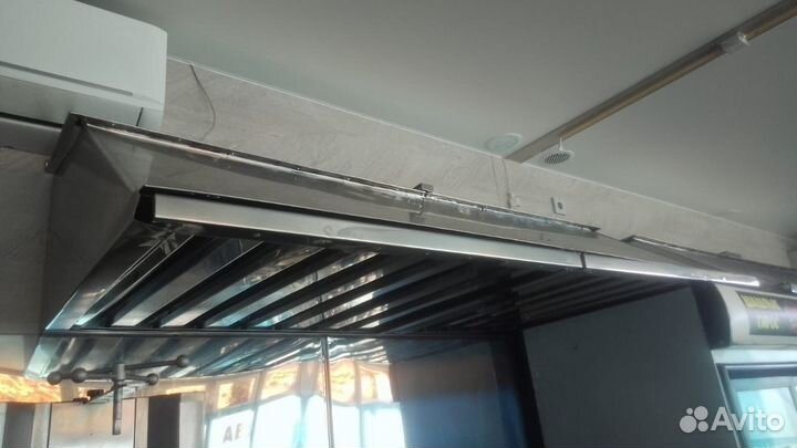 Зонт вытяжной с жироуловителем