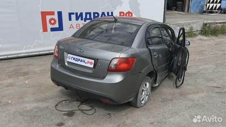 Накладка багажника правая Kia Rio 2 (JB) 85722-1G0