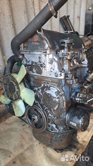 Двигатель 2121