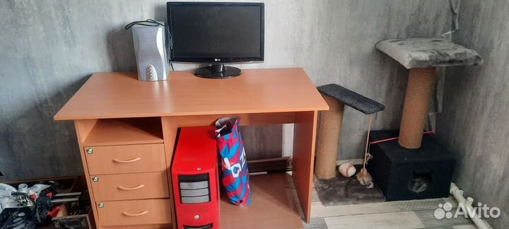 Компьютерный стол